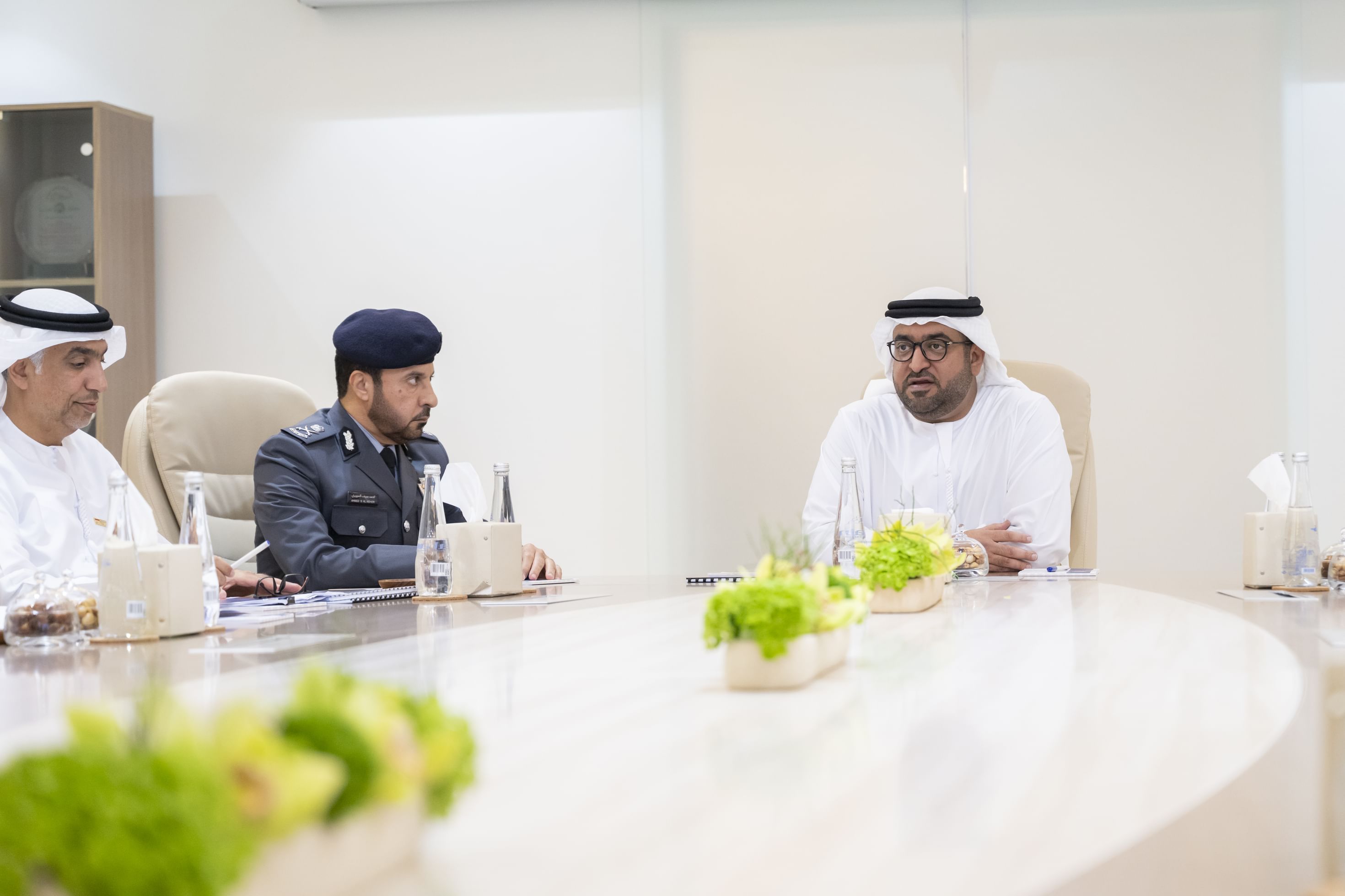 محمد بن حمدان بن زايد يزور مديرية شرطة العين ويطلع على جاهزية الخطط الأمنية وتقنيات الاستجابة الطارئة