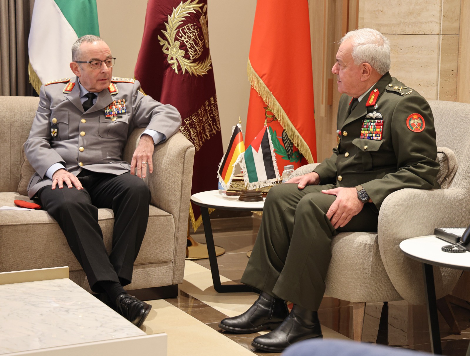 الأردن وألمانيا يبحثان توسيع الشراكة العسكرية خلال زيارة رئيس الأركان الألماني لعمان