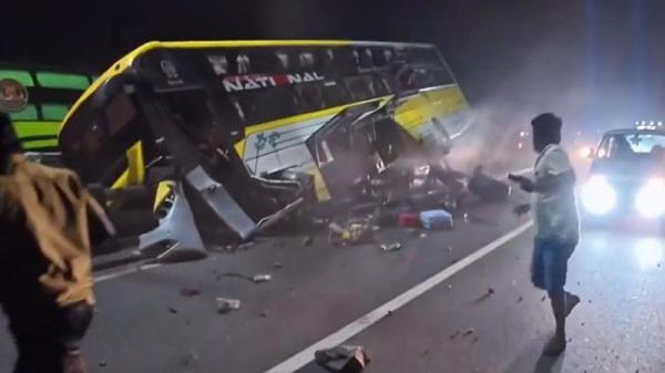 مصرع 15 شخصًا وإصابة 19 في انقلاب حافلة بإندونيسيا