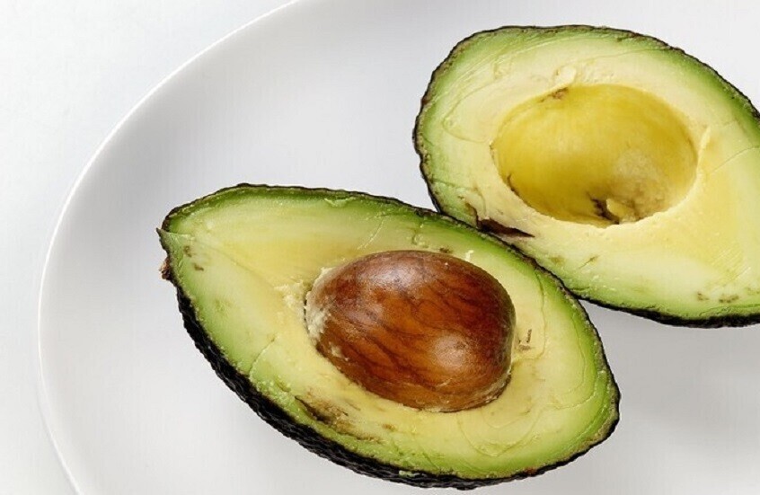 دراسة: الأفوكادو يخفض الكولسترول الضار والدهون الثلاثية ويعزز صحة القلب