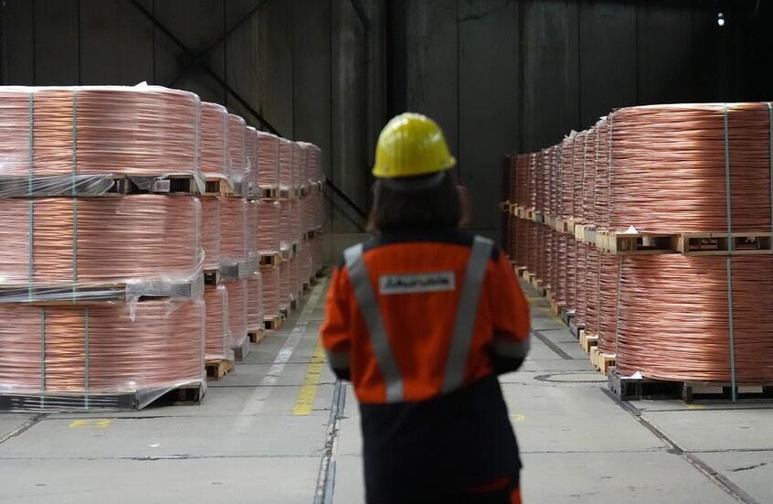 النحاس يسجّل قمة تاريخية جديدة متجاوزاً 12 ألف دولار للطن في بورصة لندن