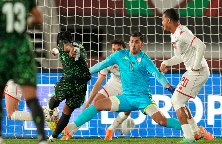 نيجيريا تُسقط تونس بثلاثية مثيرة وتبلغ ثمن نهائي كأس أمم إفريقيا