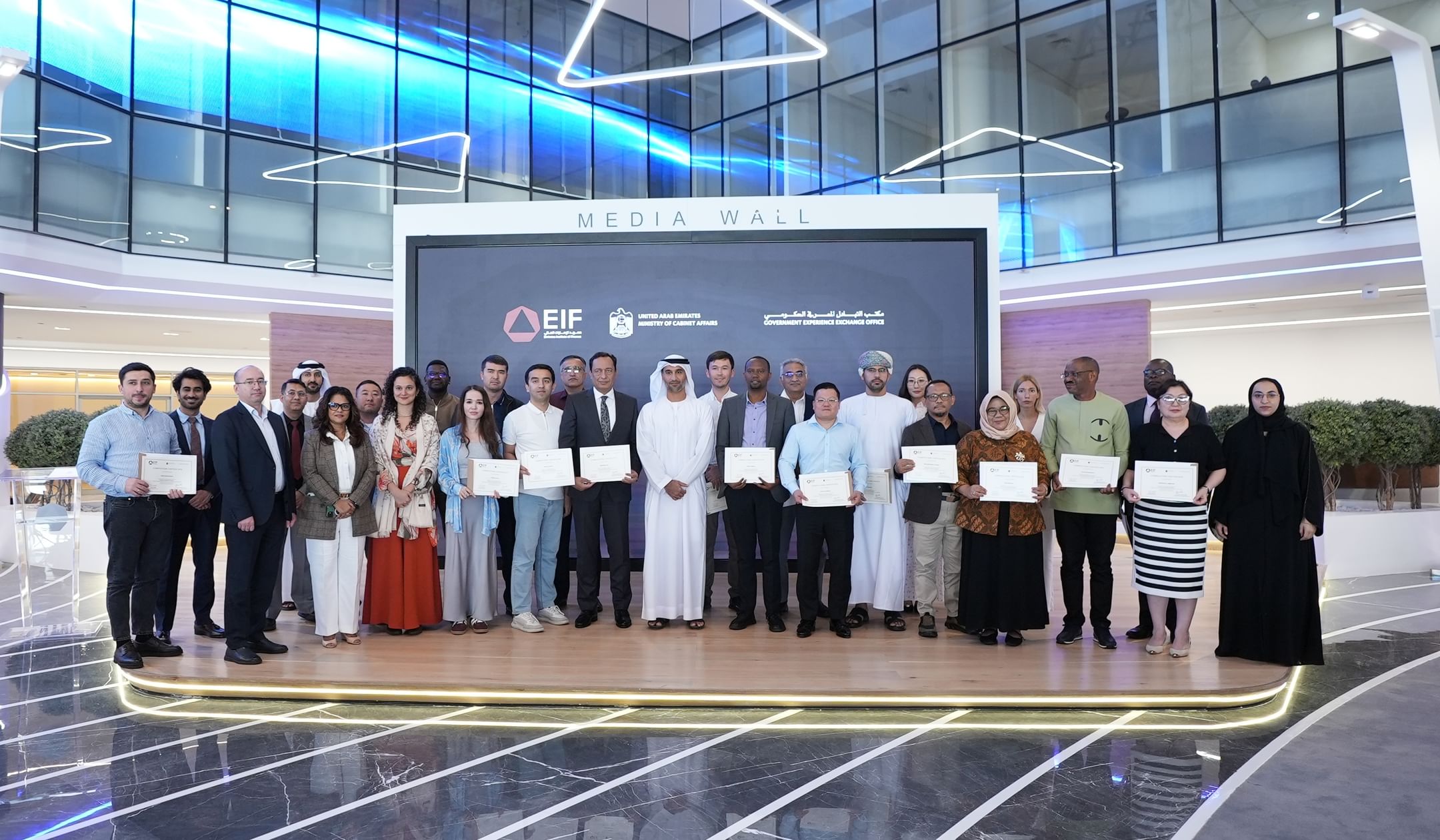 قيادات من 11 دولة تطّلع على التجربة الإماراتية في تطوير القطاعات المالية والاقتصادية