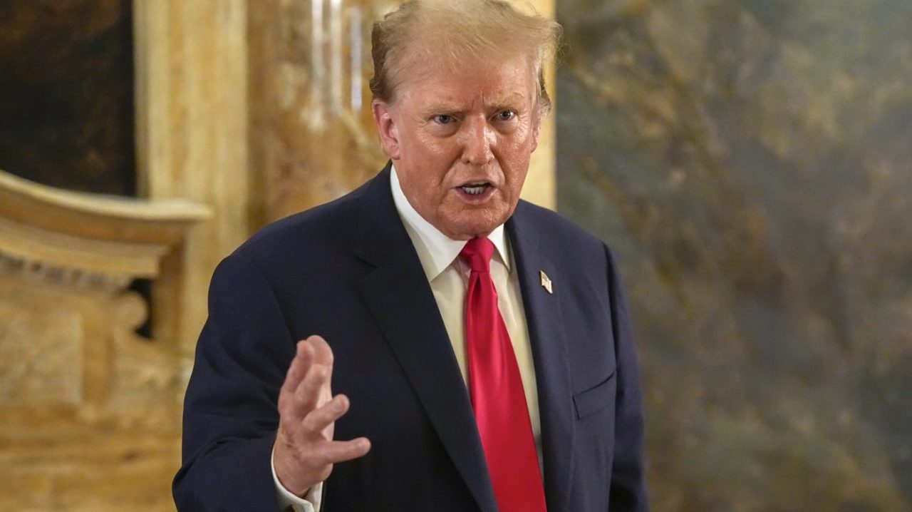 ترامب يجري مكالمة مثمرة مع بوتين قبل لقاء زيلينسكي في فلوريدا