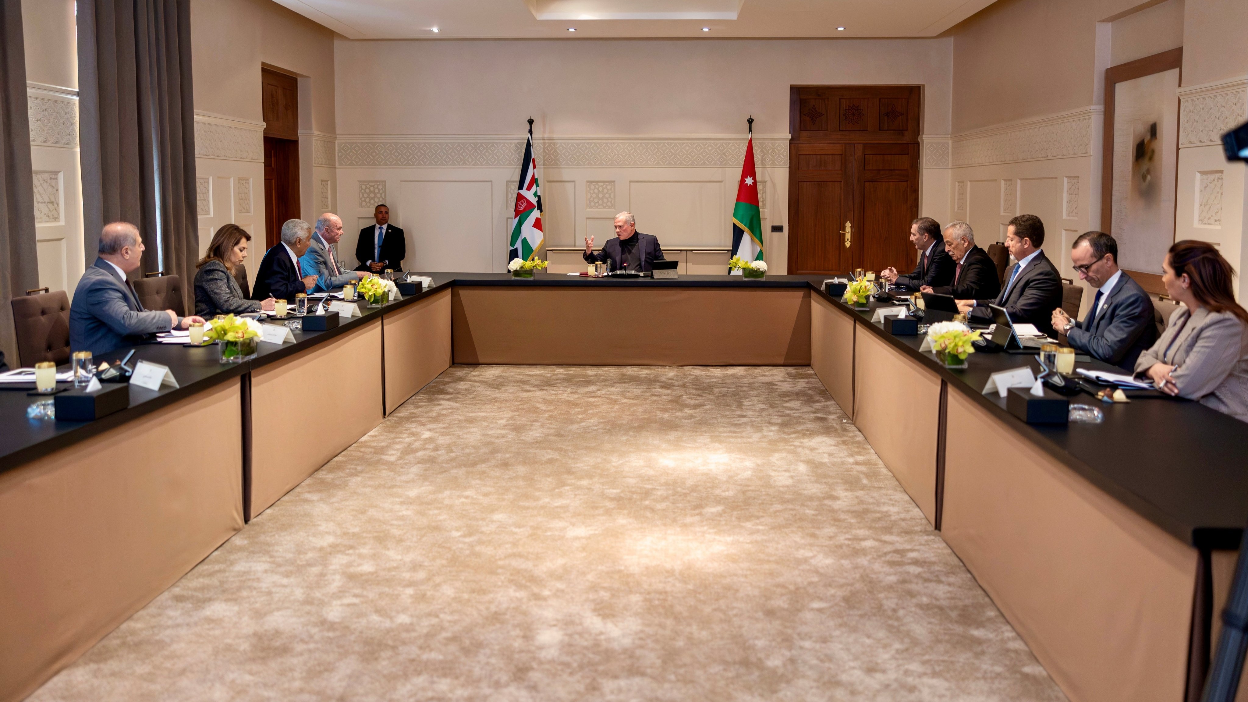 الملك عبدالله الثاني يلتقي المكتب الدائم لمجلس الأعيان ويؤكد أهمية التنسيق مع الحكومة