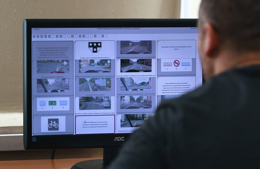 غرامة 30 ألف روبل لرجل استخدم سترة مزوّدة بكاميرا خفية لغش امتحان السياقة في روسيا