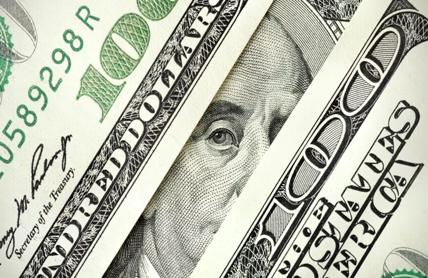 الدولار الأمريكي يفقد نحو 3% من قيمته خلال عام من رئاسة ترامب