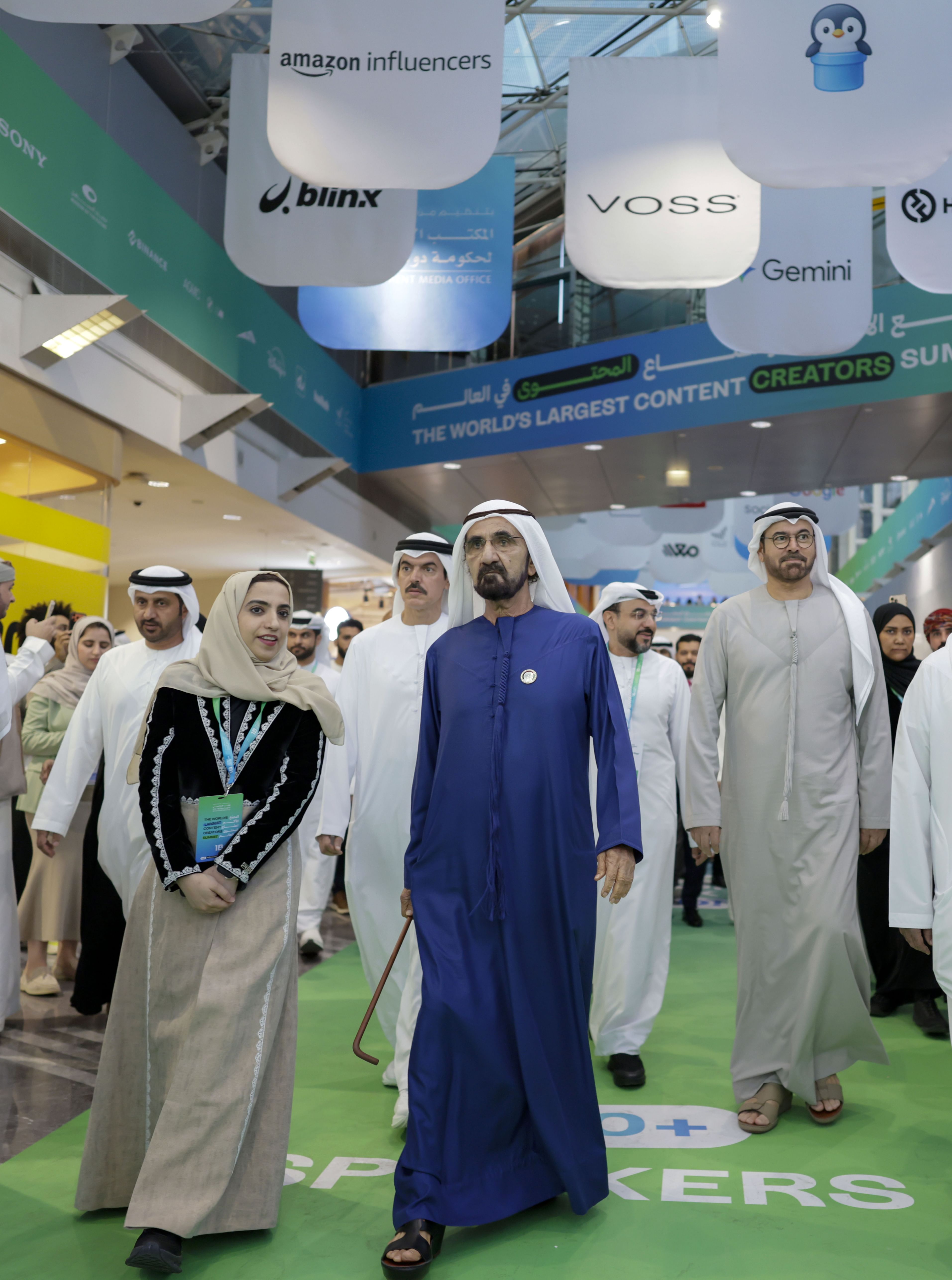 الشيخ محمد بن راشد يشهد فعاليات النسخة الرابعة من قمة المليار متابع ويؤكد أهمية صناعة المحتوى الهادف