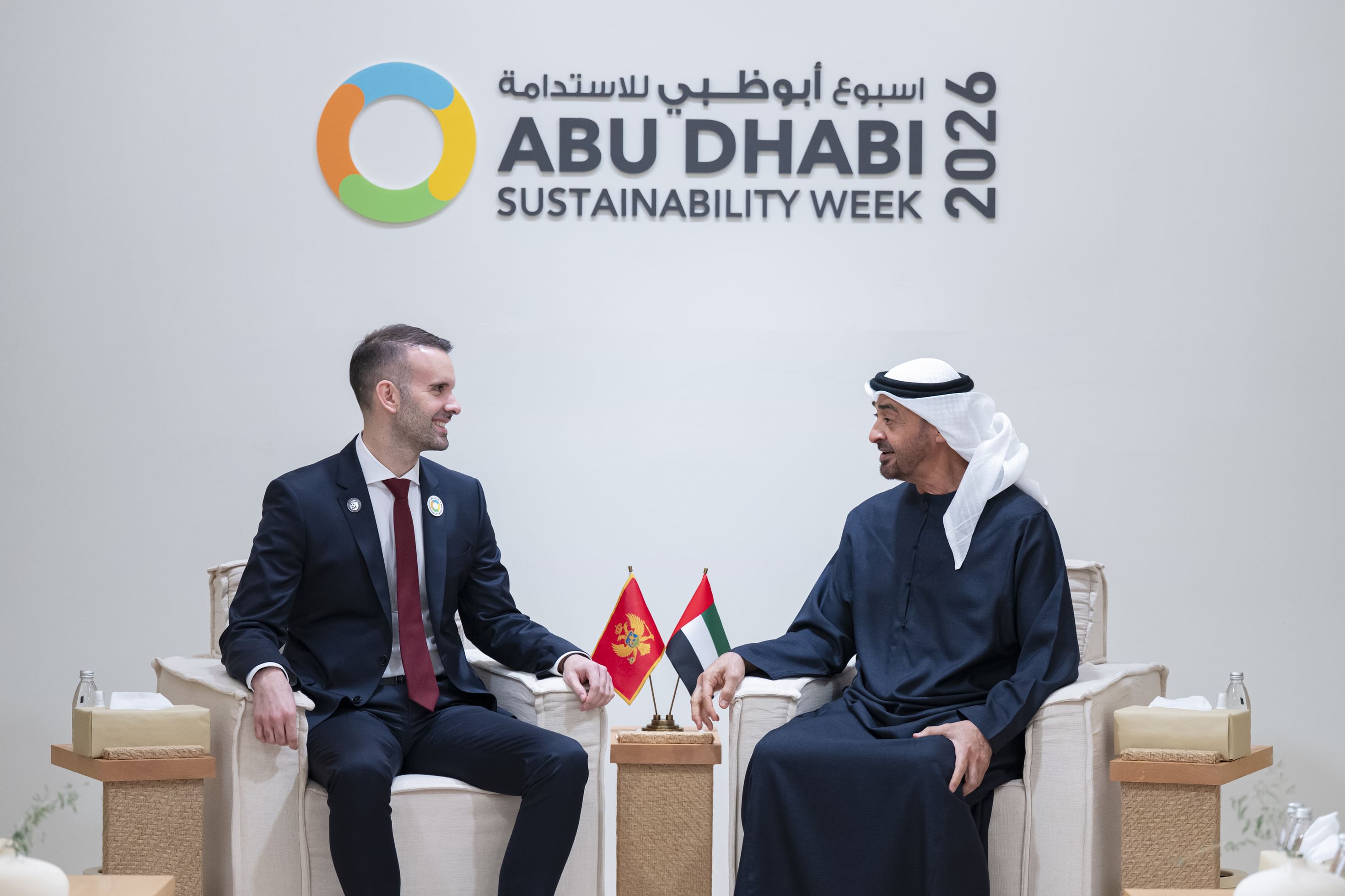 الشيخ محمد بن زايد يلتقي رئيس وزراء مونتينيغرو على هامش أسبوع أبوظبي للاستدامة