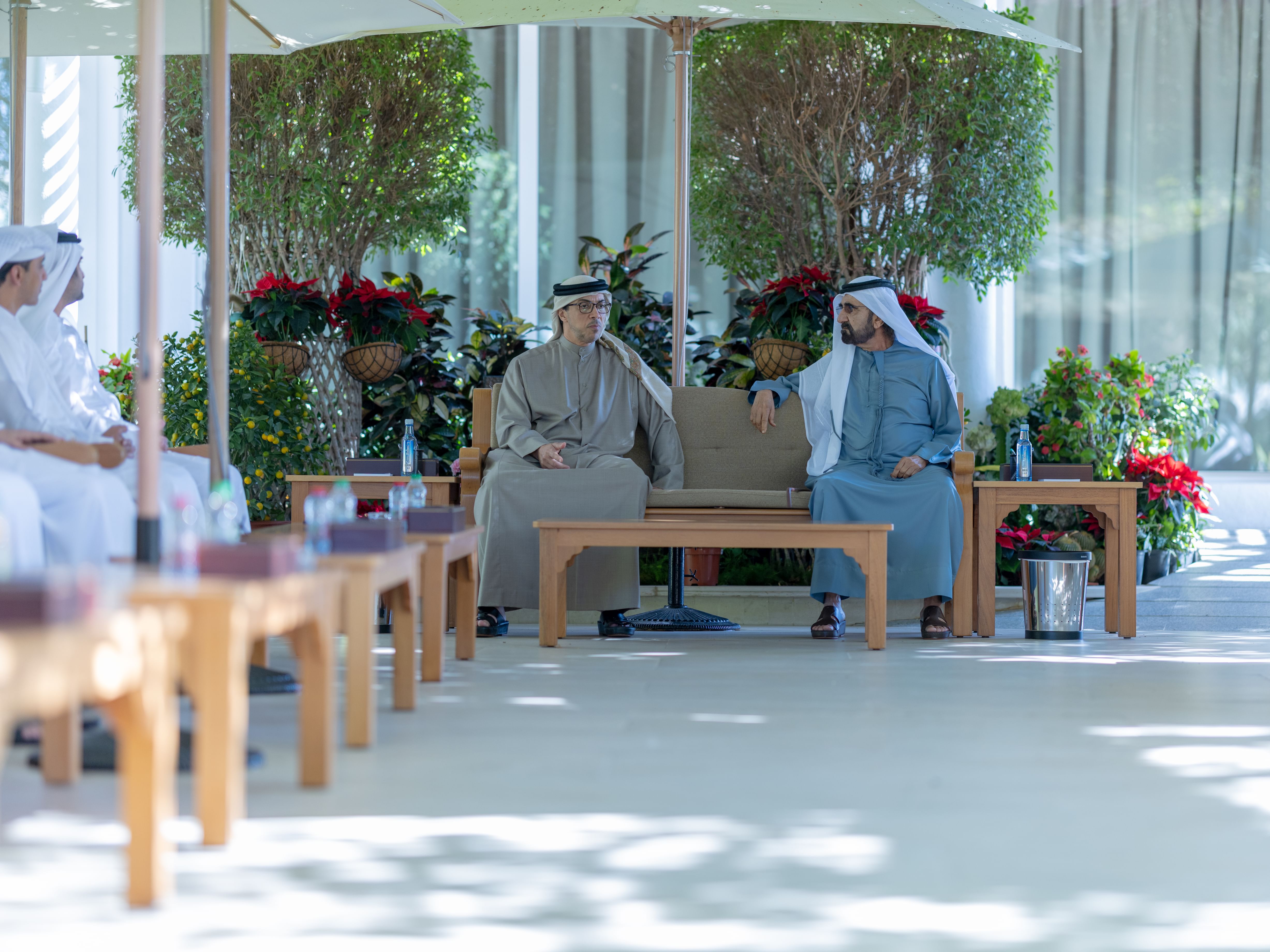 محمد بن راشد ومنصور بن زايد يتبادلان التهاني بالعام الجديد ويبحثان آفاق التنمية الشاملة