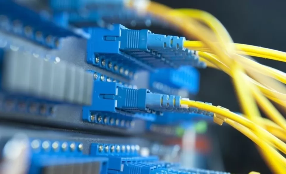 العراق يعلن عن كابل بحري جديد لزيادة سعة الإنترنت