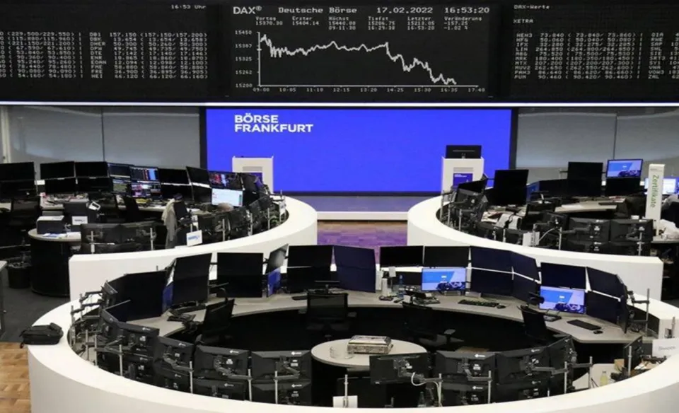 هبوط الأسهم الأوروبية مع استمرار انخفاض اليورو