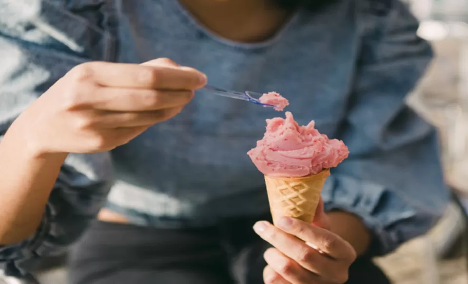 الآيس كريم أقل ضررًا من الحلويات الأخرى عند تناوله باعتدال