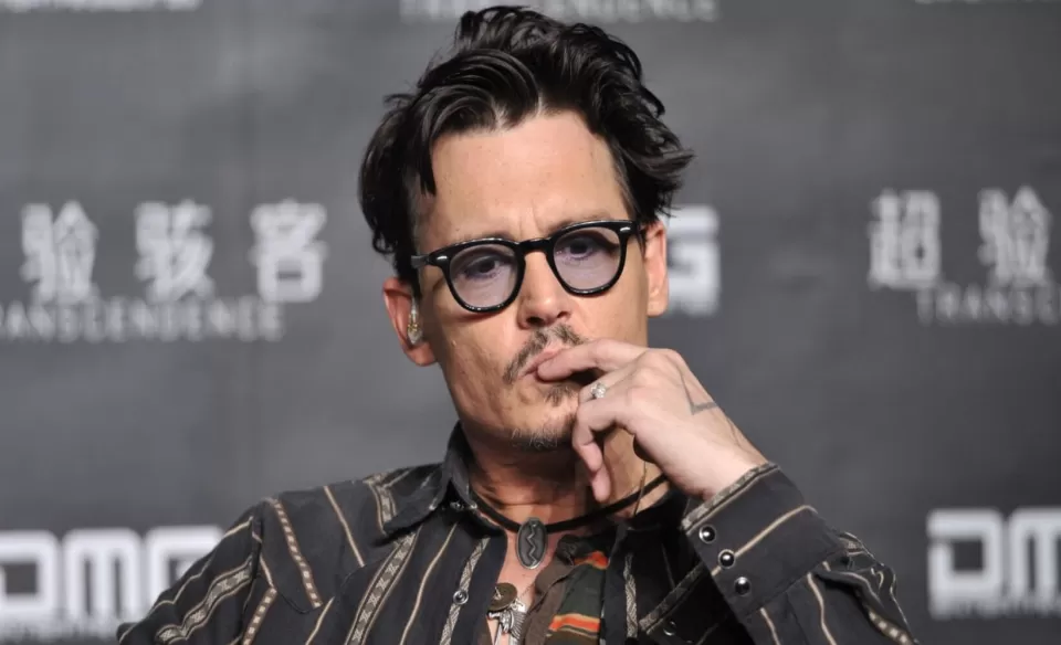 تكهنات حول قصة حب جديدة في حياة جوني ديب بعد أزمة آمبر هيرد