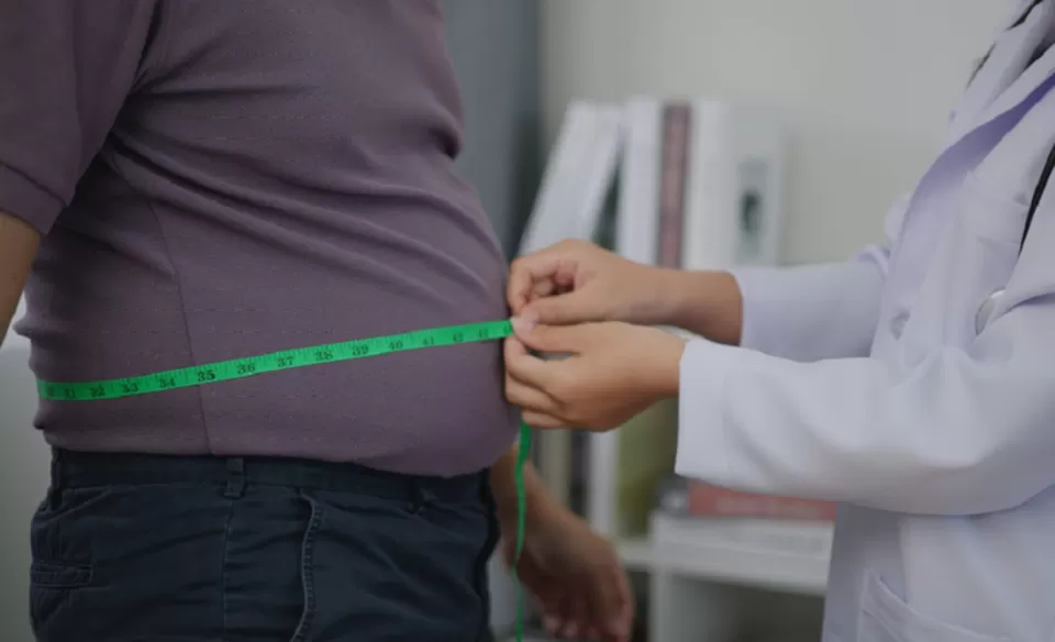 دراسة: تمارين الكارديو والقوة الأكثر فعالية للتخلص من دهون البطن