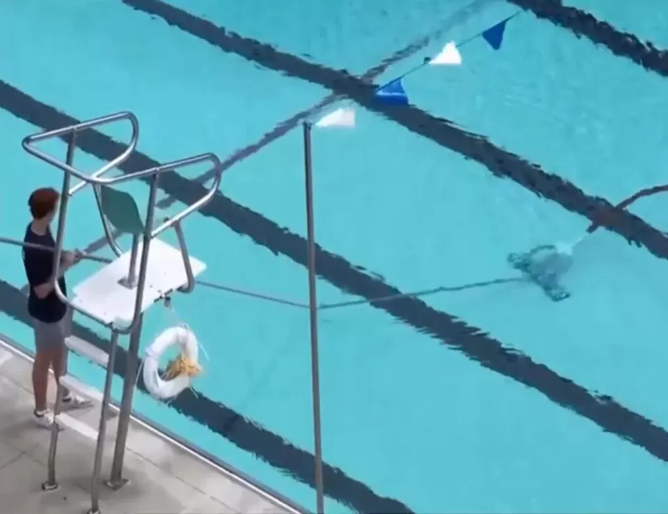 إغلاق مجمع روزماري في نيدهام بعد سقوط زجاج في المسبح إغلاق مجمع روزماري في نيدهام بعد سقوط زجاج في المسبح