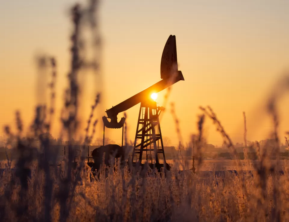 أسعار النفط تهبط لضعف الطلب من الصين أسعار النفط تهبط لضعف الطلب من الصين