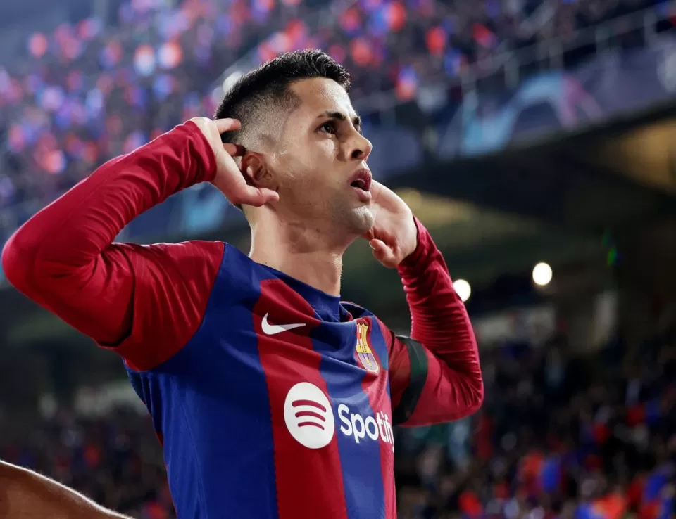 مانشستر سيتي يرفض عرض برشلونة للتعاقد مع كانسيلو 