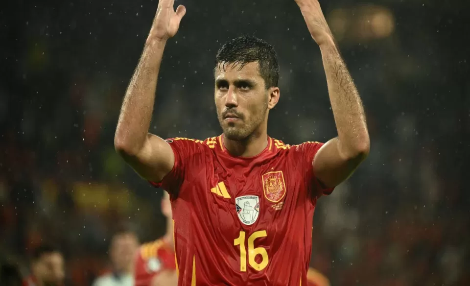 الإسباني رودري يفوز بجائزة أفضل لاعب في يورو 2024 