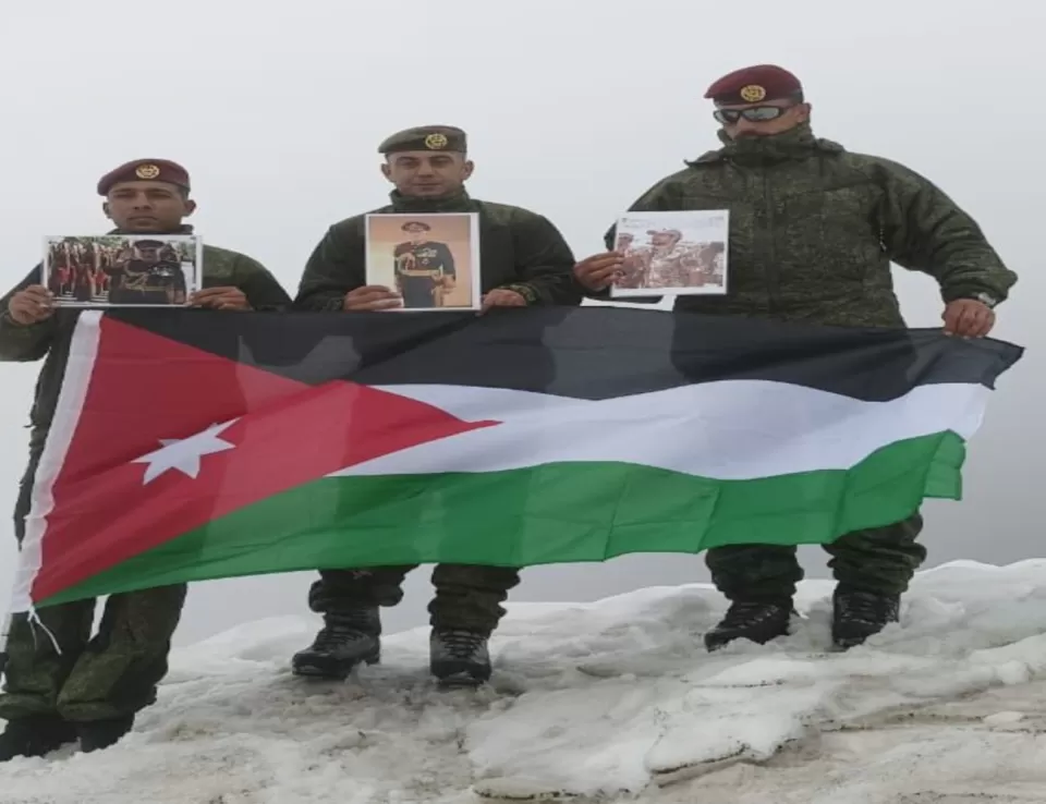 الفريق العسكري الأردني يتمكن من تسلق جبل إلبروس الروسي