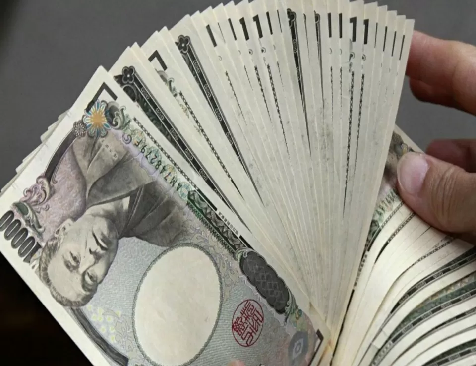 الين الياباني يرتفع بقوة قبيل اجتماع بنك اليابان