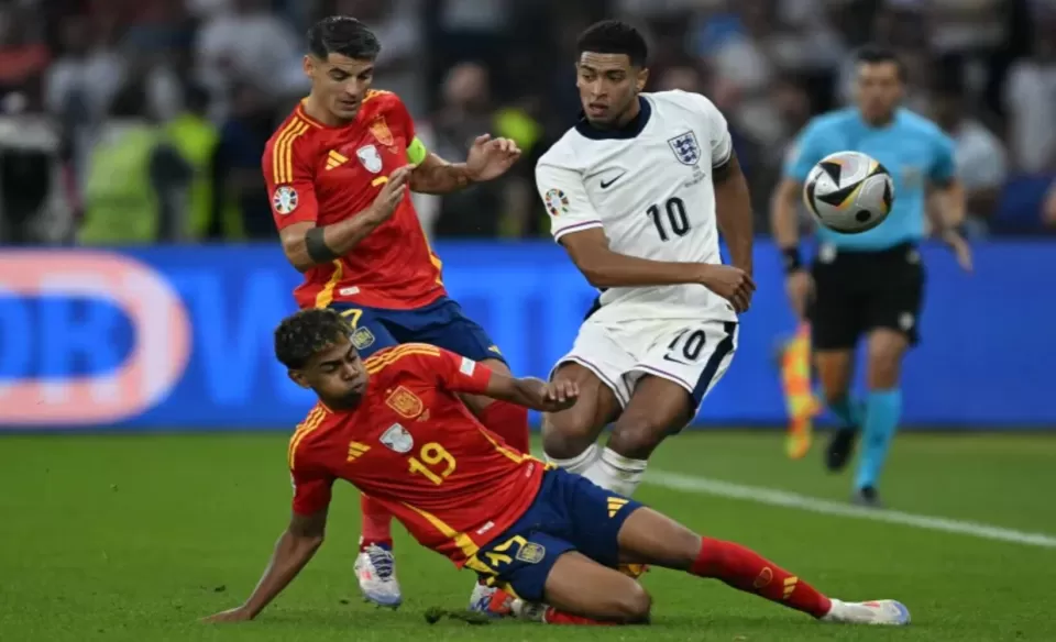  تعادل سلبي في الشوط الأول بين إنجلترا وإسبانيا