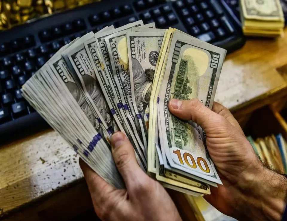 استقرار أسعار الدولار عالميا وارتفاع الين 