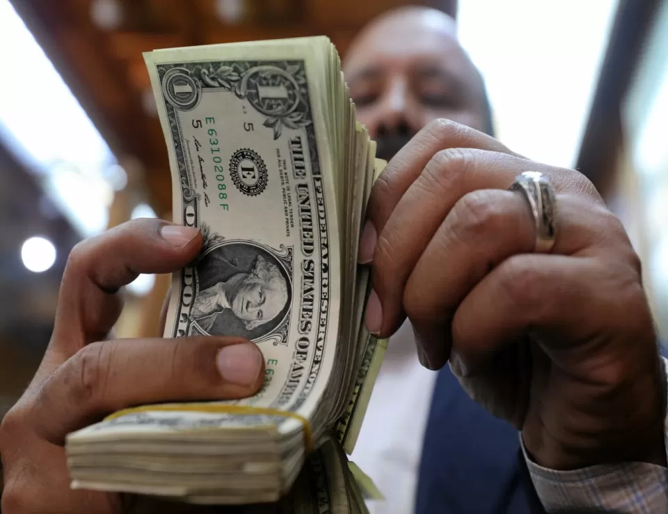  الدولار الأمريكي يستقر وسط ترقب لاجتماع الفيدرالي وبيانات اقتصادية
