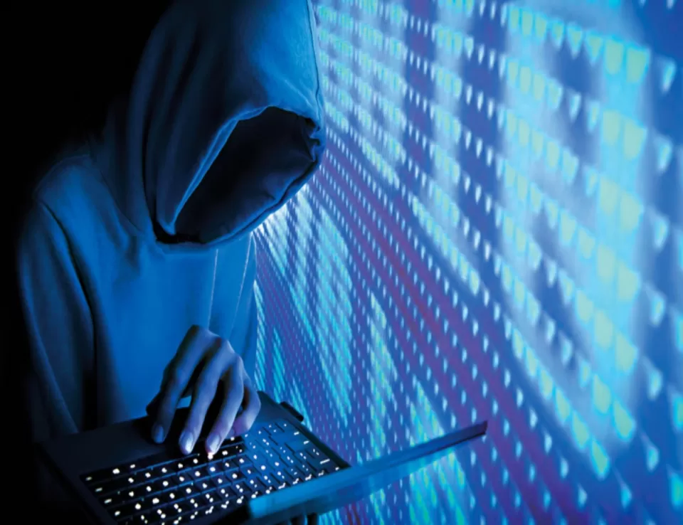الخلل التقني العالمي .. بيئة ملائمة لمجرمي الاحتيال 