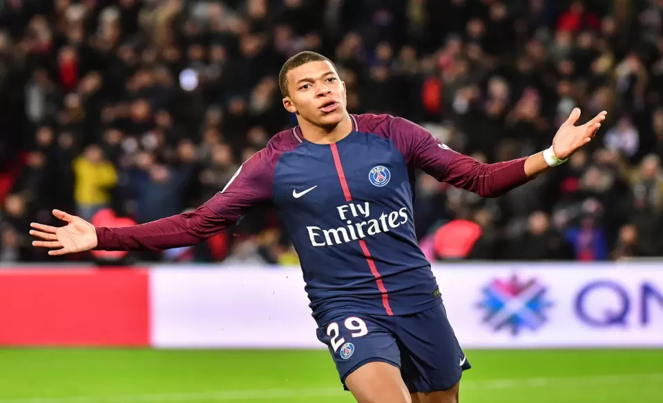 كيليان مبابي يتألق في يورو 2024 رغم إصابة الأنف