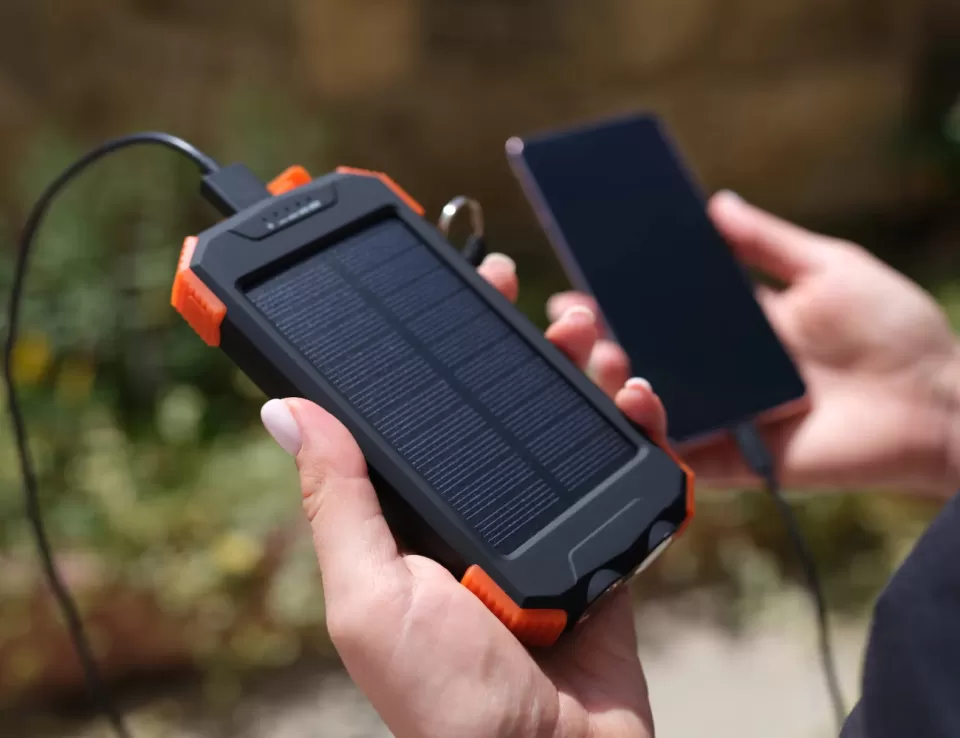 باحثون يبتكرون طلاء شمسيا رقيقا لشحن الهواتف