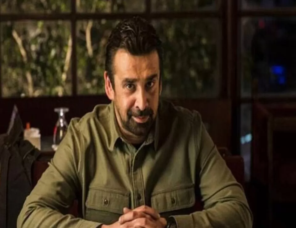 معجبة مجنونة تهدد كريم عبدالعزيز بالقتل ..تفاصيل معجبة مجنونة تهدد كريم عبدالعزيز بالقتل ..تفاصيل
