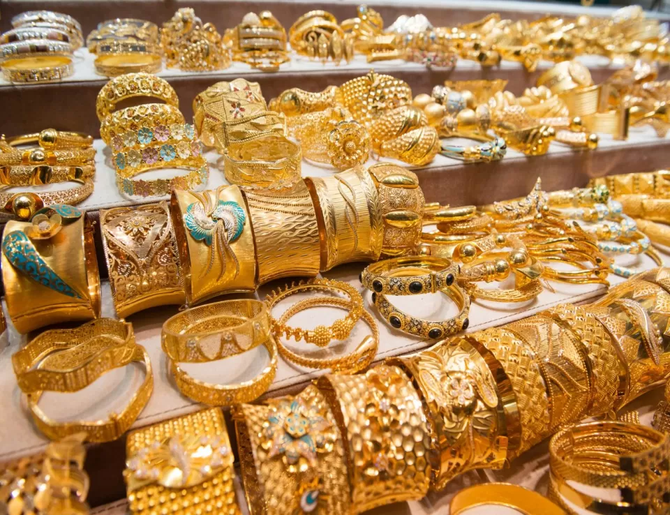 تراجع أسعار الذهب بعد بلوغ مستويات قياسية