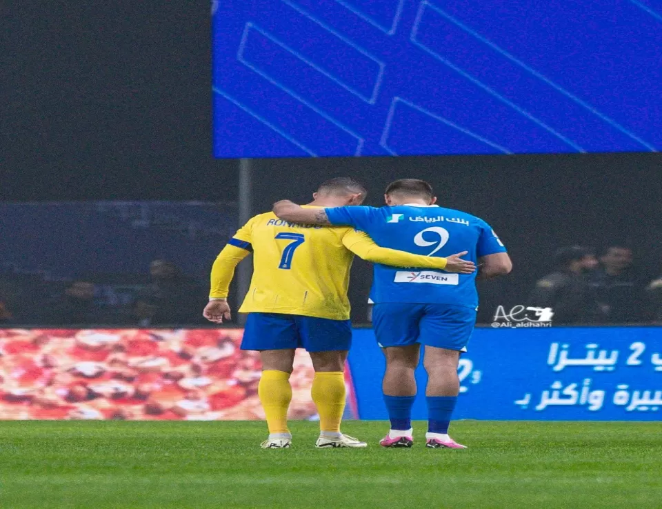 الصربي ميتروفيتش يبدأ معركة خاصة مع النجم البرتغالي كريستيانو رونالدو
