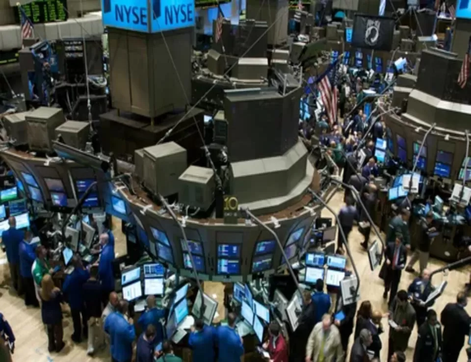 الأسواق الأمريكية تتراجع والنفط يرتفع إلى 79.66 دولار للبرميل