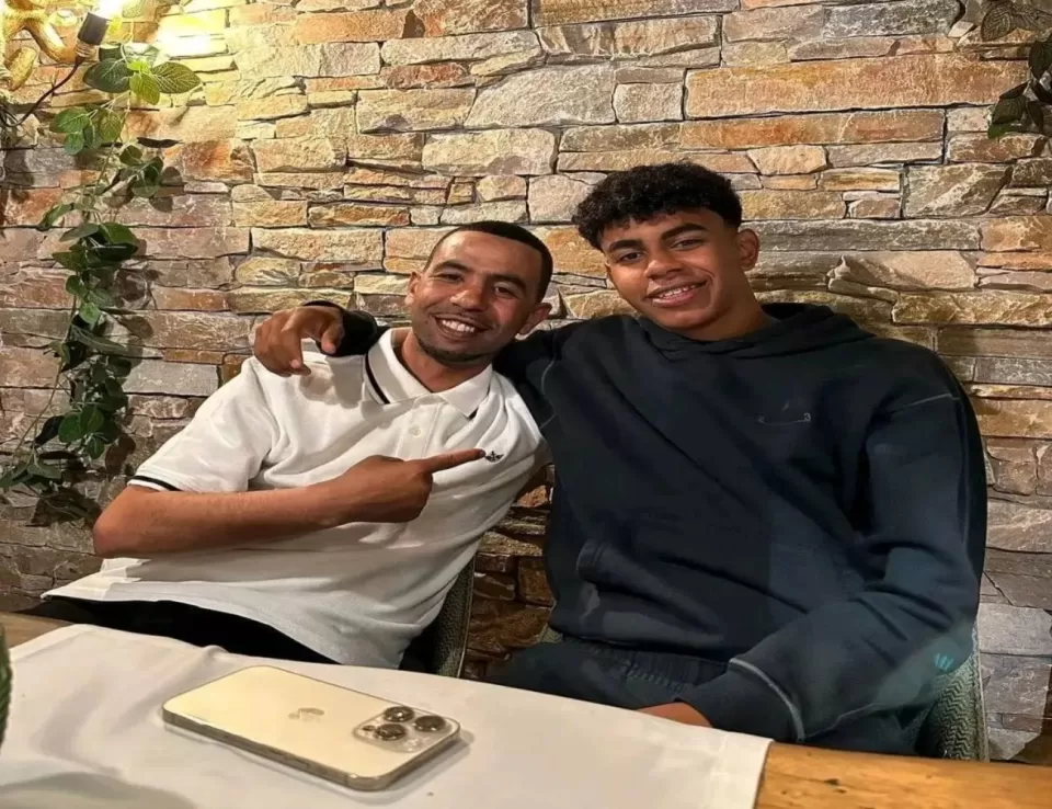 والد النجم الإسباني لامين يامال يتعرض للطعن وحالته حرجة للغاية والد النجم الإسباني لامين يامال يتعرض للطعن وحالته حرجة للغاية