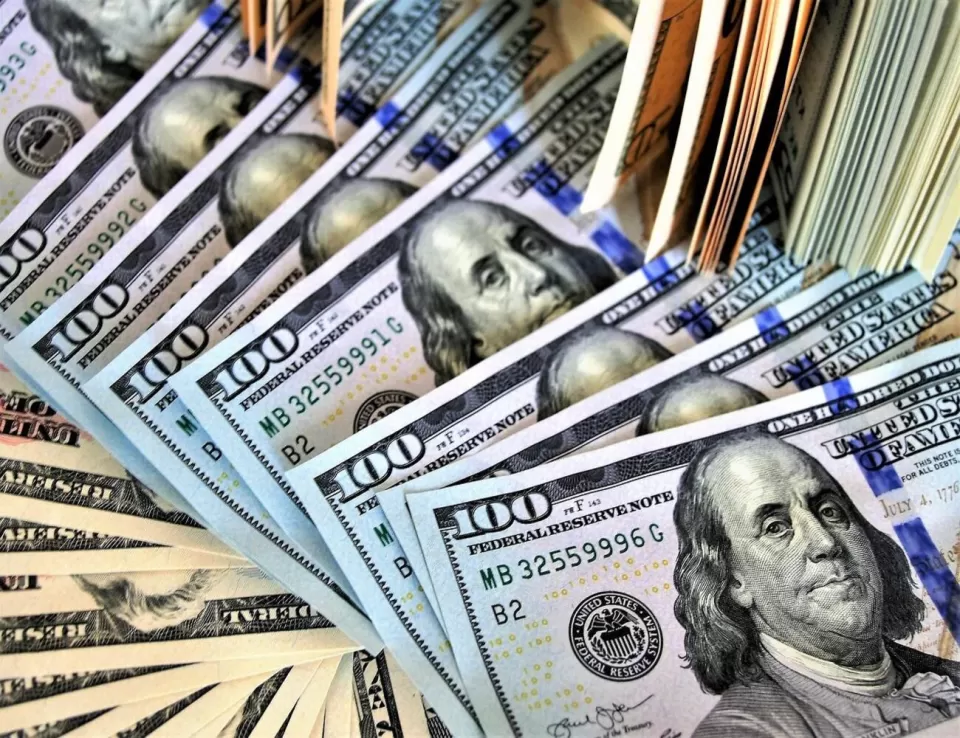 أسعار صرف الدولار في مصر والسعودية والإمارات والجزائر الأربعاء