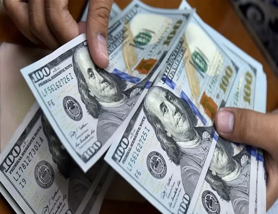 الدولار الأمريكي يستقر مع ترقب المتداولين بيانات اقتصادية