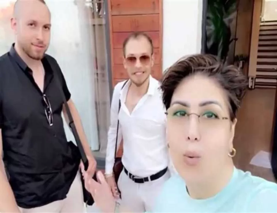 غضب واسع بعد ترحيب إعلامية كويتية بإسرائيليين في منزلها بجورجيا غضب واسع بعد ترحيب إعلامية كويتية بإسرائيليين في منزلها بجورجيا