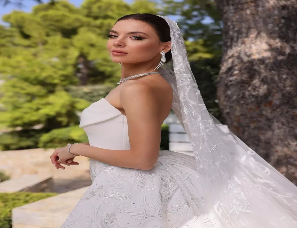 مايا رعيدي وزوجها يحتفلان بزفاف ملكي في أثينا
