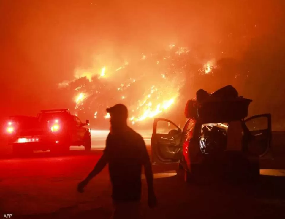 الحرائق تنتشر بأجزاء كبيرة من ولايتي كاليفورنيا ونيفادا