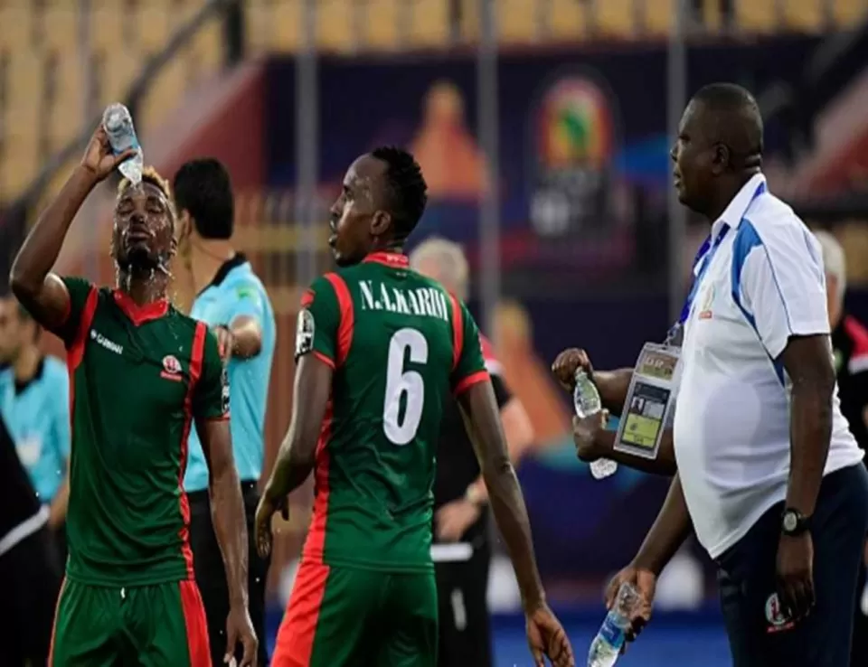 ماذا يشرب لاعبو كرة القدم أثناء توقف المباريات؟ ماذا يشرب لاعبو كرة القدم أثناء توقف المباريات؟