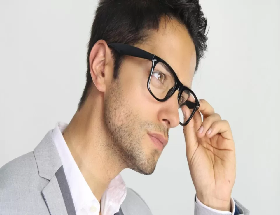 النظارات لا تضعف العينين: حقيقة تؤكدها طبيبة