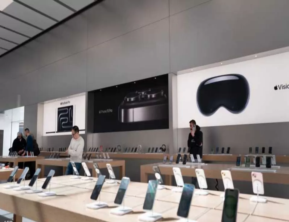 أسهم شركة آبل تسجل مستوى تاريخيا جديدا بفضل التفاؤل بالذكاء الاصطناعي