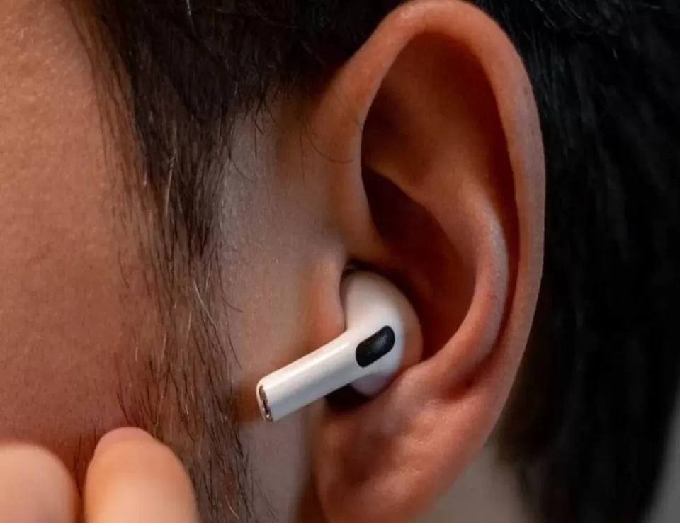 سماعات الأذن: خطر فقدان السمع يهدد الشباب