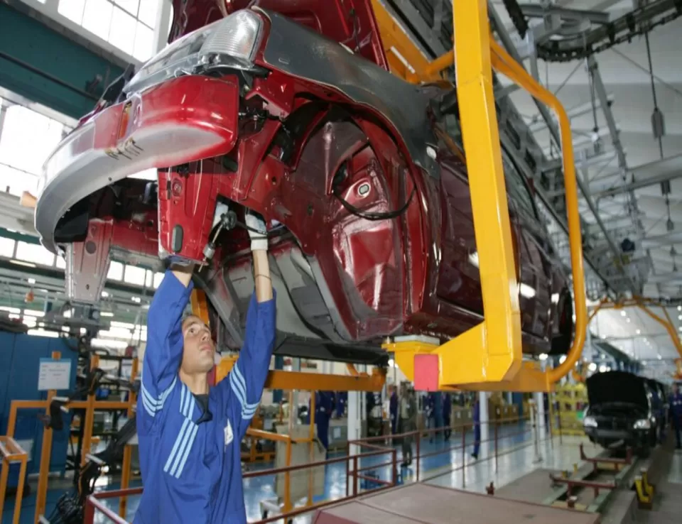 المغرب يتصدر إنتاج السيارات في إفريقيا ويعزز مكانته في الصناعات المتطورة