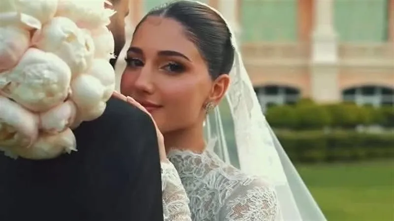 يسرق الأضواء