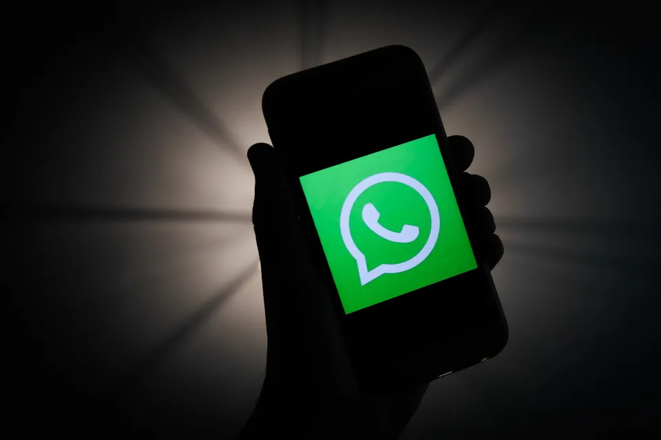 إيران تطلب من مواطنيها حذف "واتساب" وسط تصاعد التوتر مع إسرائيل