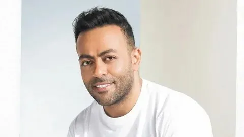 ظهور تامر عاشور بالعكاز خلال حفله الكويتي يثير التساؤلات ظهور تامر عاشور بالعكاز خلال حفله الكويتي يثير التساؤلات