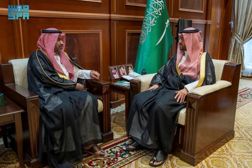 نائب أمير حائل يجتمع مع مسؤول التعليم بالمنطقة